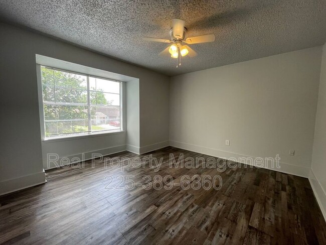 Building Photo - 1005 Shilo St
