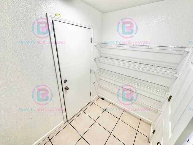 Building Photo - 9685 Canyon Meadows Dr