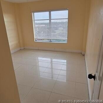 Building Photo - 4174 Inverrary Dr