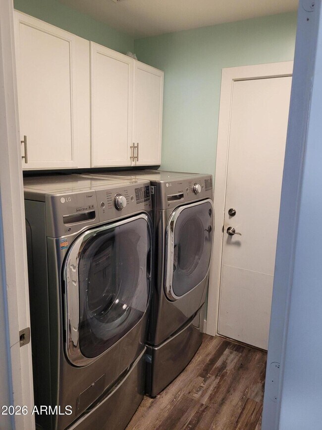 Building Photo - 4058 E Aspen Way