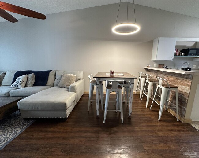 Building Photo - 303 Loveland Cir