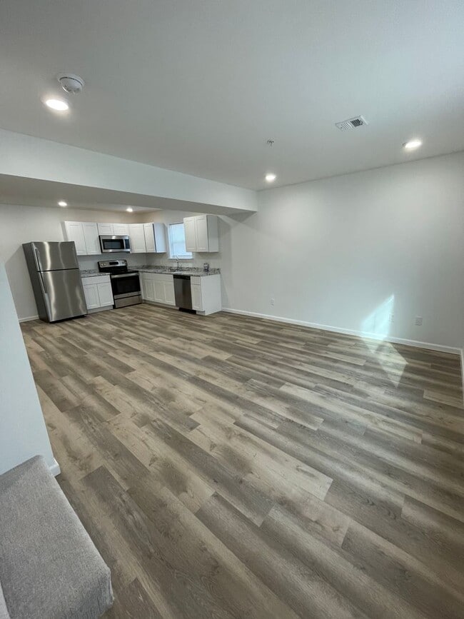 Building Photo - Townhomes Now Available in Strafford MO!