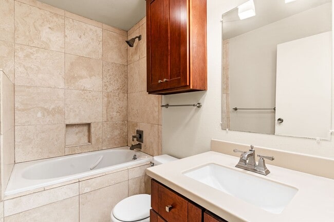 Building Photo - Utilities Paid! Modern 2 Bed Condo on the Water! Live by the Bay