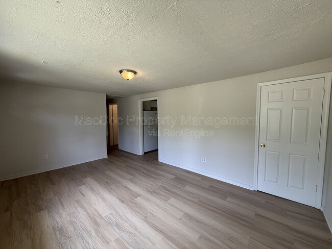 Building Photo - 7258 Twin Cedars Dr