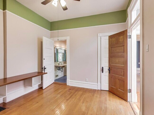 Building Photo - 5203 S Dorchester Ave