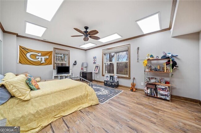 Building Photo - 5281 Laurel Ln