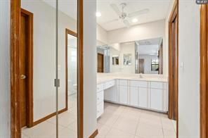 Building Photo - 329 SE Oakridge Dr
