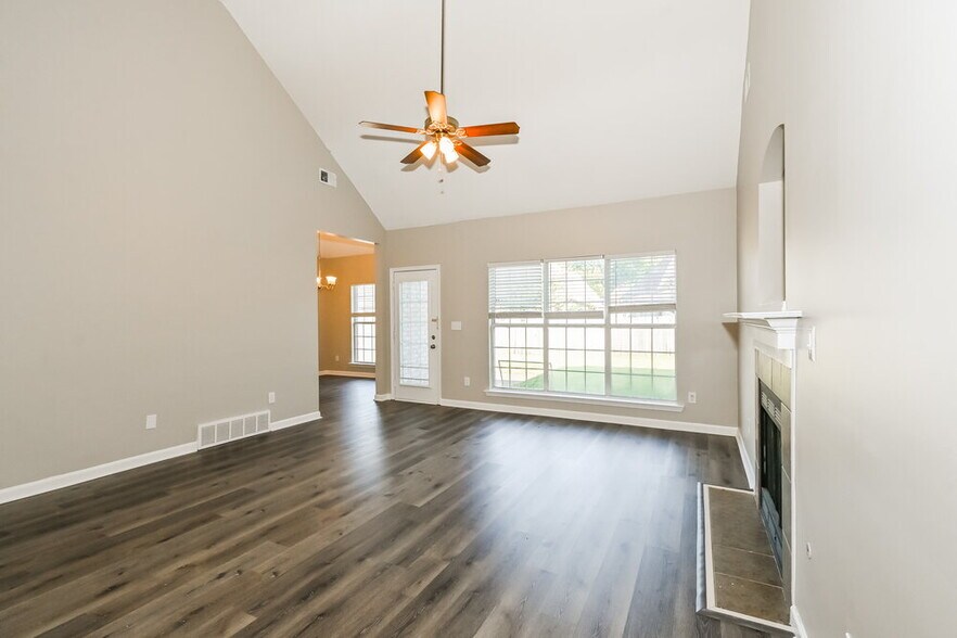 Building Photo - 4924 Wemberley Dr