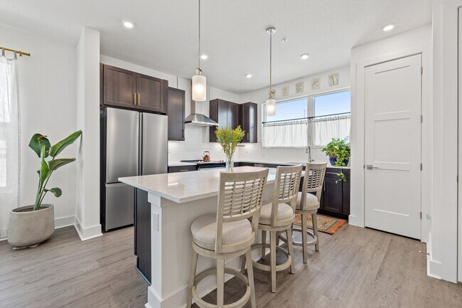 Building Photo - 320 15th St N