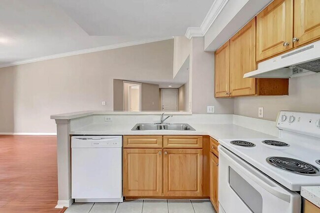 Building Photo - 15155 Michelangelo Blvd