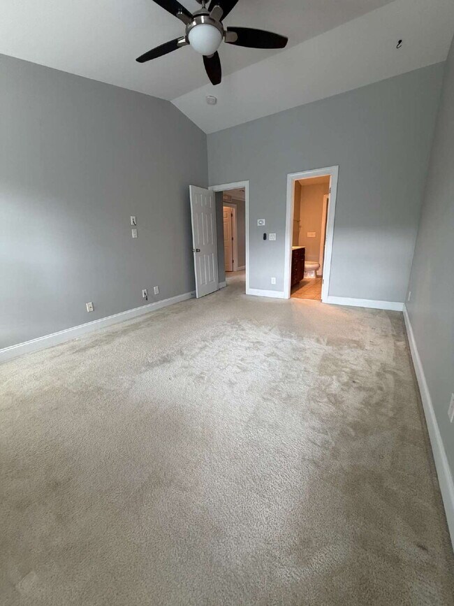 Building Photo - "Stylish 3-Bedroom Townhouse Featuring Granite Countertops & Cozy Fireplace in Winston-Salem"