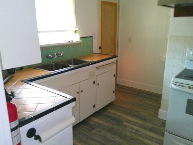 Building Photo - Charming house for rent in a great location