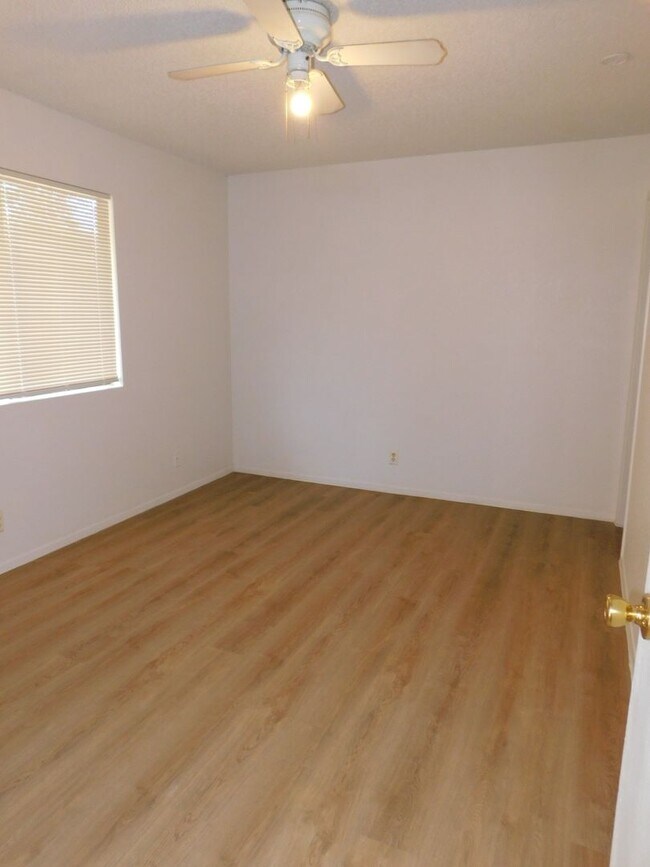 Building Photo - 1708/1710 HORSESHOE CR