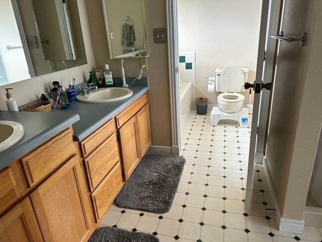 Building Photo - 802 Colony Ct