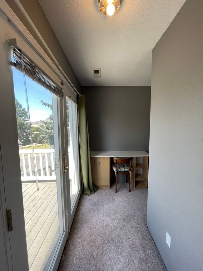 Building Photo - Beautiful 3 bed 2 bath - pets allowed! ***...