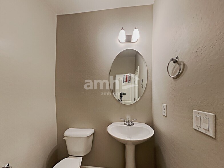 Building Photo - 20765 W Thomas Rd