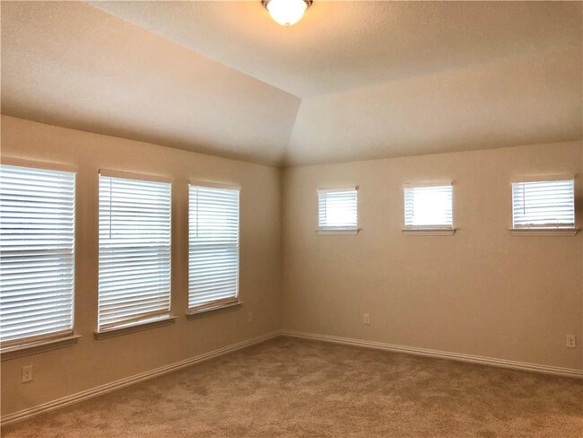 Building Photo - 509 Vista Gardens Dr