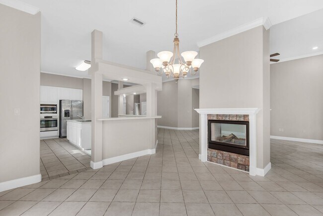 Building Photo - Spacious unfurnished 4B/3B home in Gated Community of Emerald Lakes