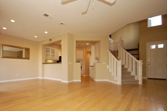 Building Photo - Amazing Location Home in Carlsbad with Lag...