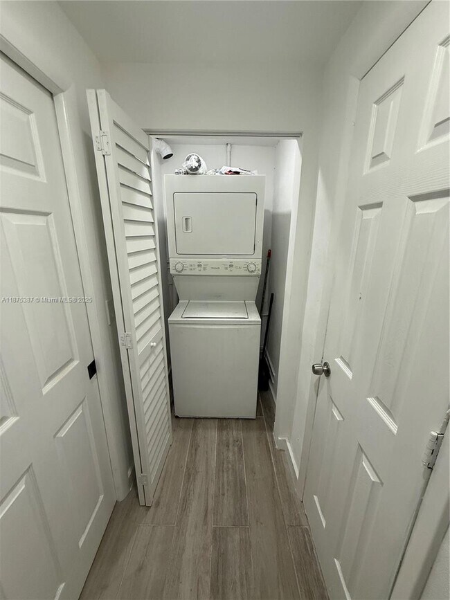 Building Photo - 2445 SW 90th Ave