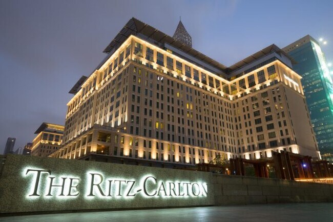 Ritz Carlton Hotel - 1262 Sacramento St