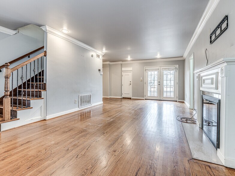Building Photo - 615 NW 37th St