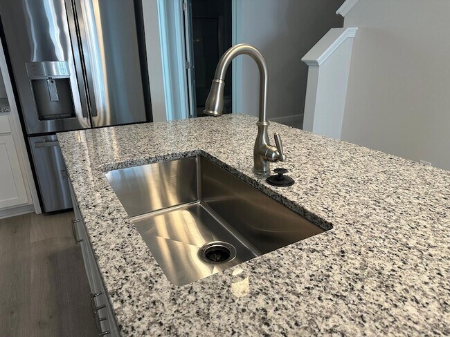 Building Photo - 1106 Harmony Trl