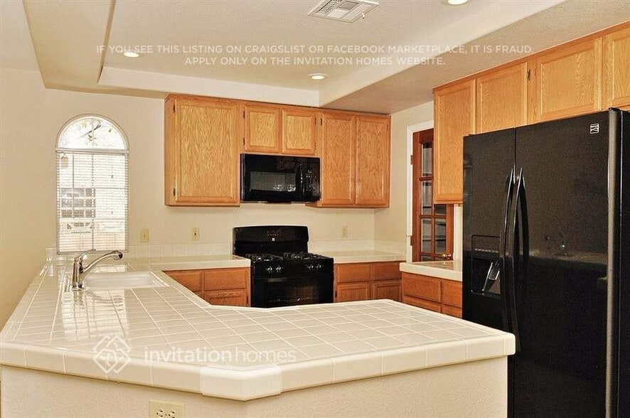 Building Photo - 2121 Harbor Cliff Dr