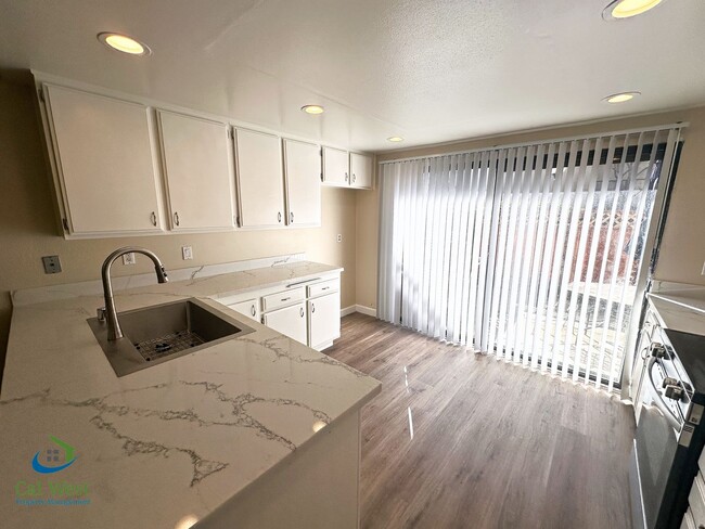 Building Photo - $3750 - Remodeled  3 Bed/2.5 Bath Townhome...