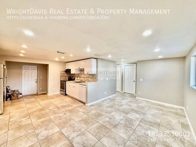 Building Photo - 2406 S 69th St