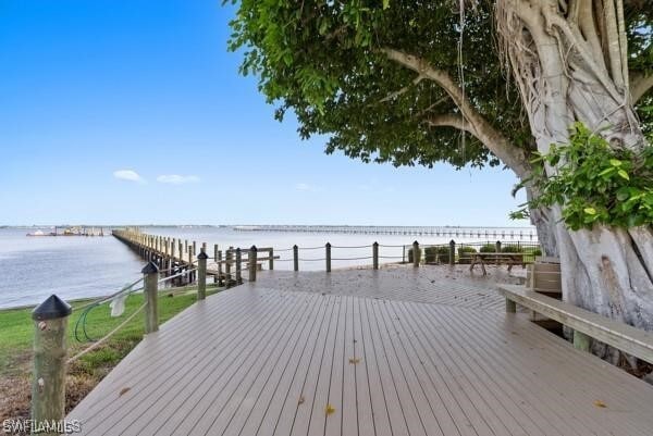 Building Photo - 819 James St