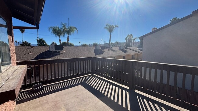 Building Photo - Two Bedroom, Two Bathroom Duplex in Centra...