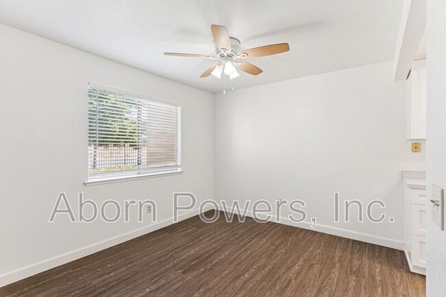 Building Photo - 2529 Greenwood Ln