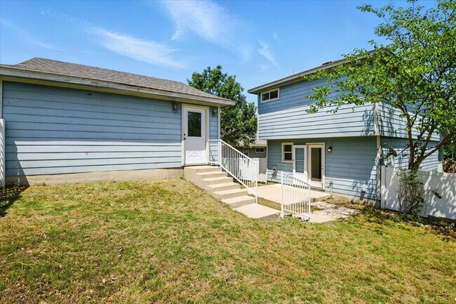 Building Photo - 508 Crater Lake Dr