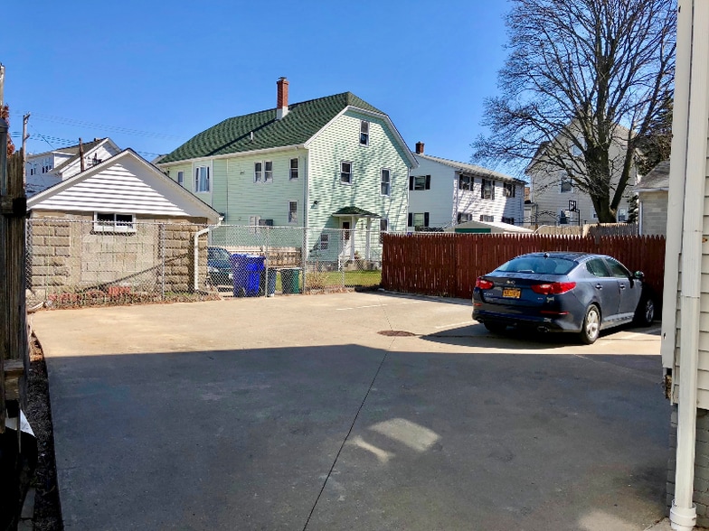 Building Photo - 22-24 Lawrence St