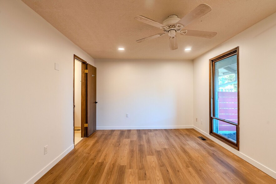 Building Photo - 14225 SW Rocklynn Pl