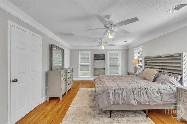 Building Photo - 404 E 66th St