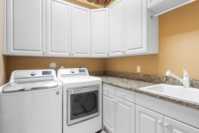 Building Photo - 128 Grand Palm Way