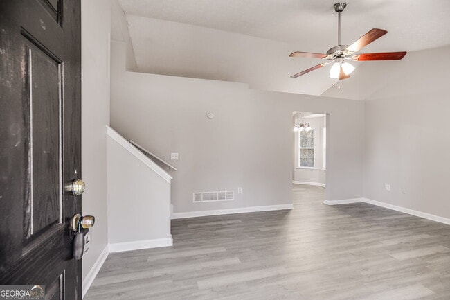 Building Photo - 18 Twin Oaks Ln