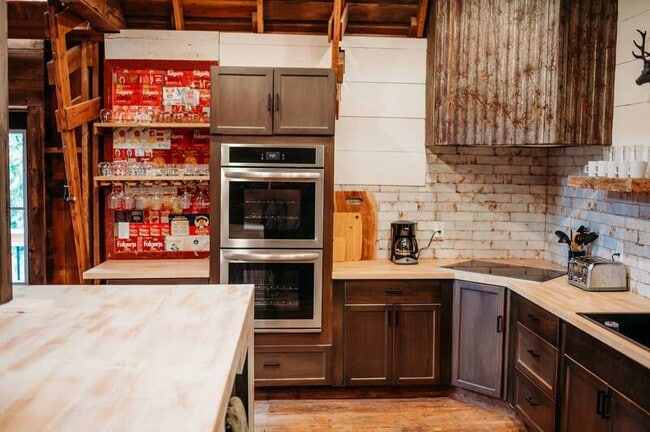 Building Photo - 19920 NW Farley Hampton Rd