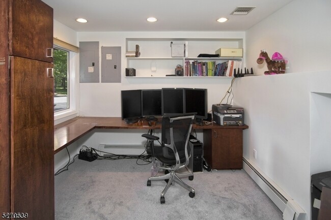 Building Photo - 42 Schindler Terrace