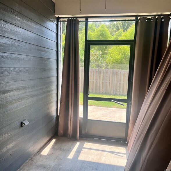 Building Photo - 9800 Bluestone Cir