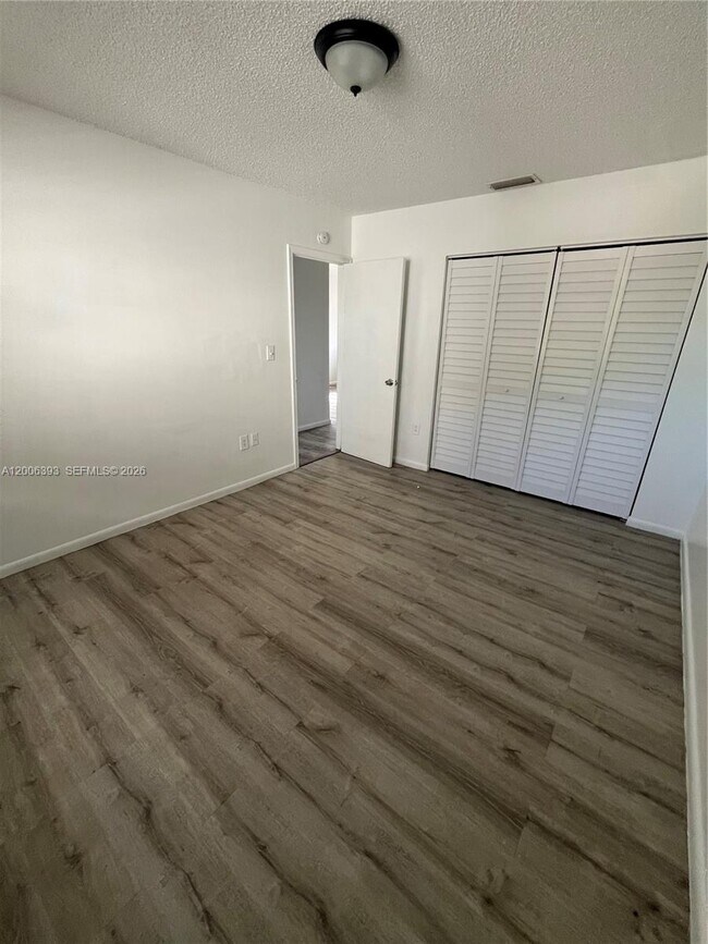 Building Photo - 334 E 21st St