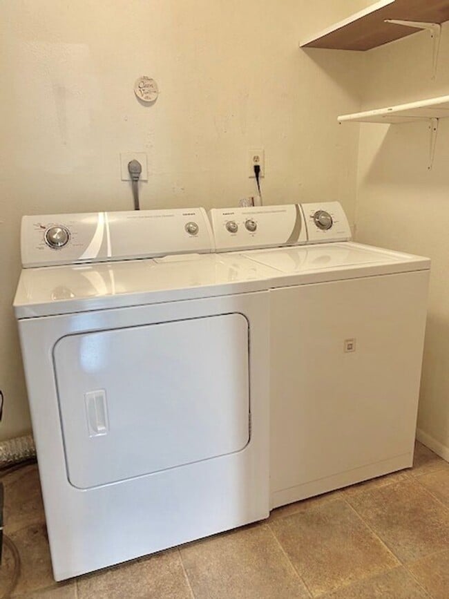 Building Photo - Manitou - CP