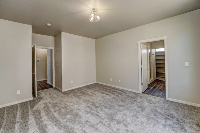 Building Photo - 2745 Eclipse Ave