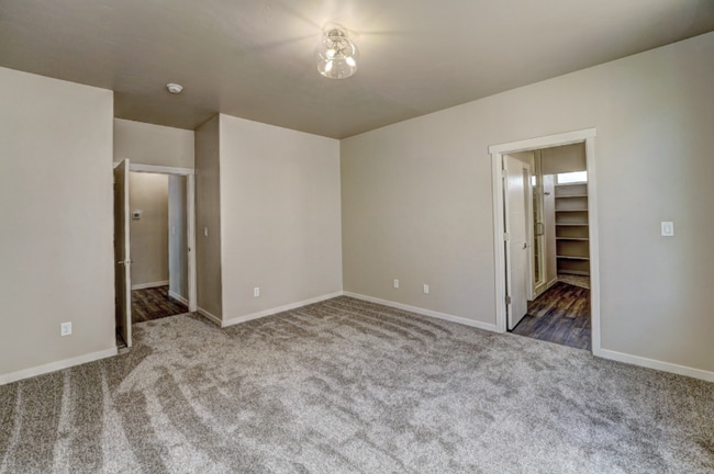 Building Photo - 2745 Eclipse Ave