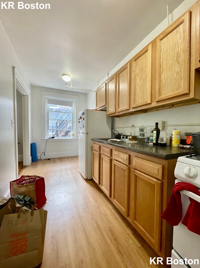 Building Photo - 3 Captain Parker Arms