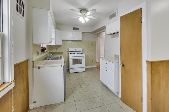 Building Photo - 6210 N Harding Ave