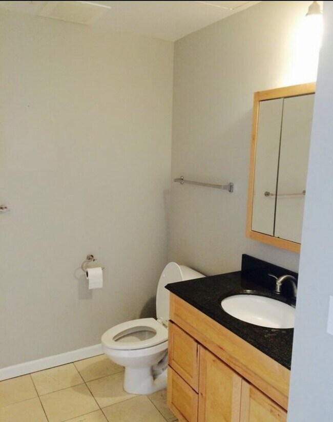 Building Photo - "Chic Urban Retreat: Stylish 1-Bed Condo with Hardwood Floors in the Heart of Denver!"