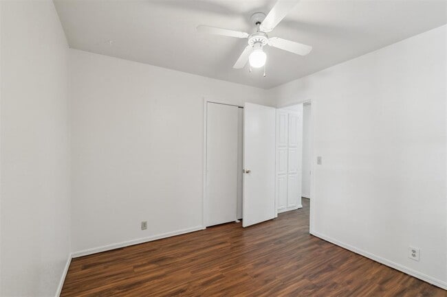 Building Photo - 727 Rockridge Cir